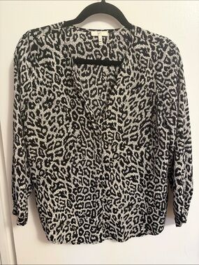 Joie Black White Leopard Print 3/4 Sleeve V-Neck Silk Peasant Blouse size small